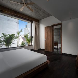 One-Bedroom Apartment Bathtub